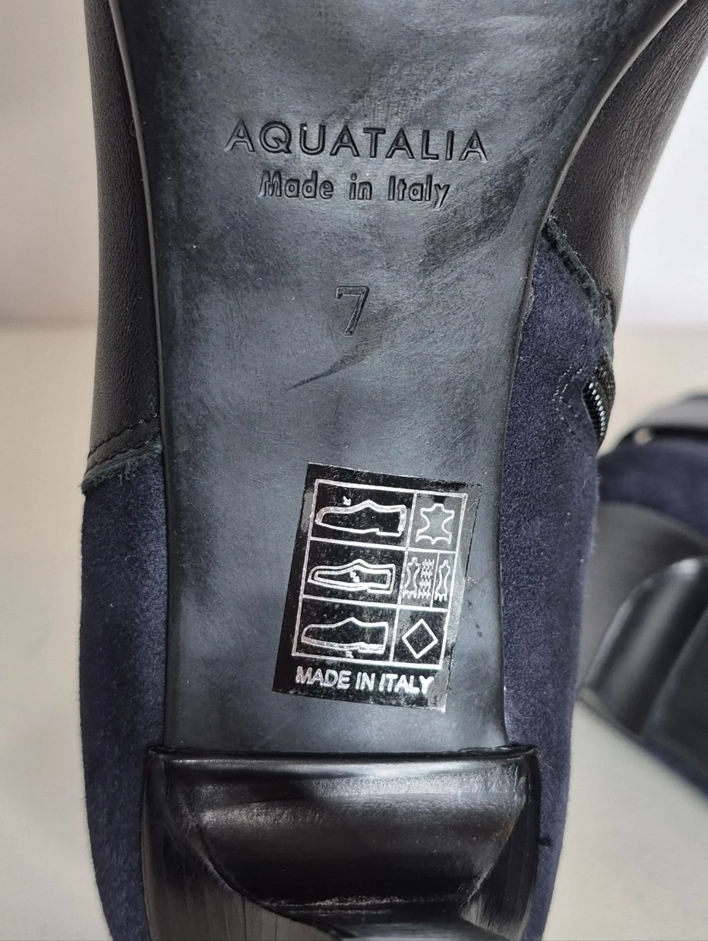 Aquatalia Black Itailian Leather and Navy Suede Ankle Boots w/ Buckle - Size 7